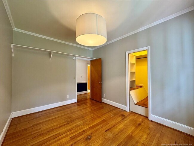 Building Photo - 910 W Whitford St