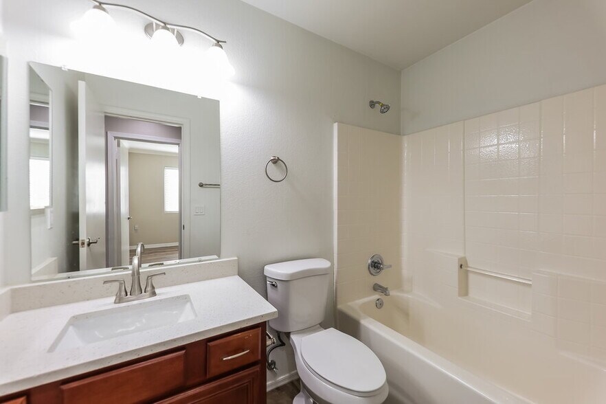 Building Photo - 8228 W Behrend Dr