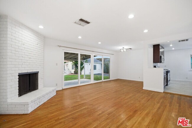 Building Photo - 12811 Cumpston St