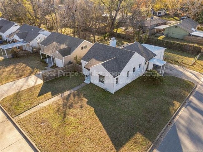 Building Photo - 704 S Toledo Ave