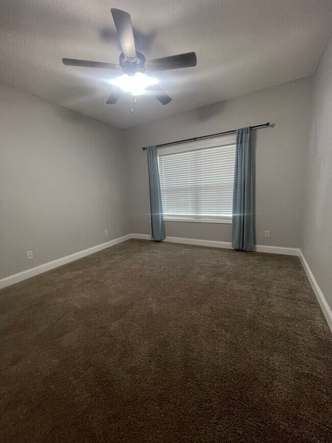 Building Photo - 24 Port Richey Way