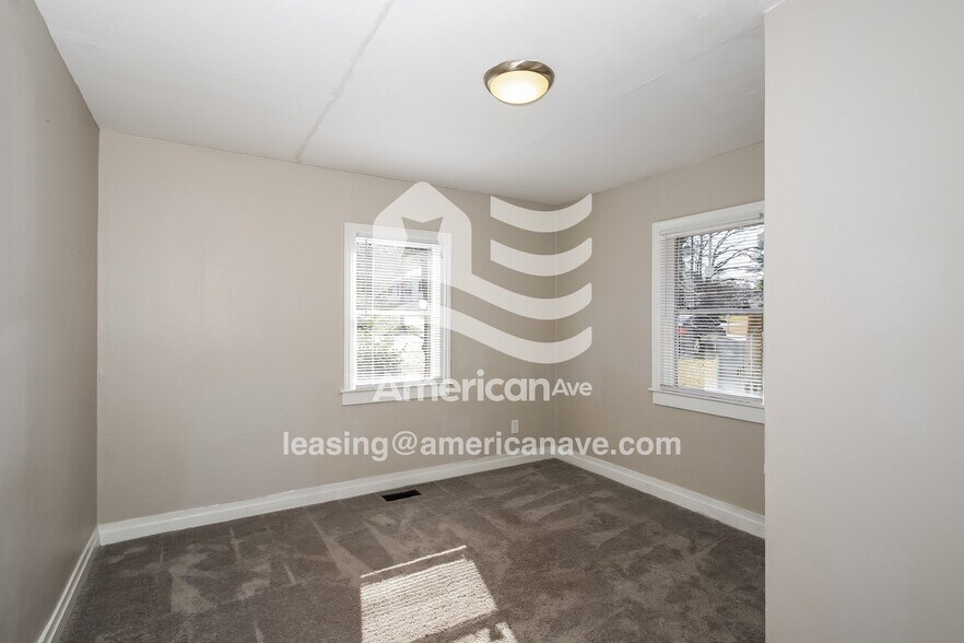 Building Photo - 2805 Royal St