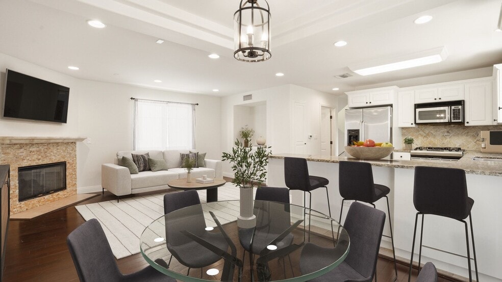 Building Photo - 10752 Hortense St