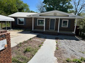 Building Photo - 1048 Black Dr