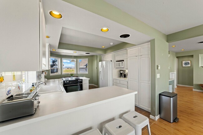 Building Photo - 4183 Sucia Dr