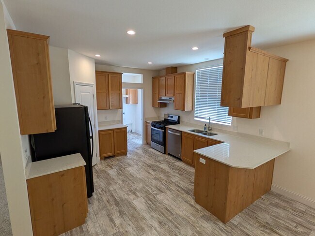 Building Photo - 6855 Equinox Ln