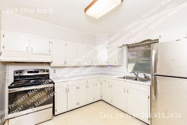 Building Photo - 649 19th Ave S