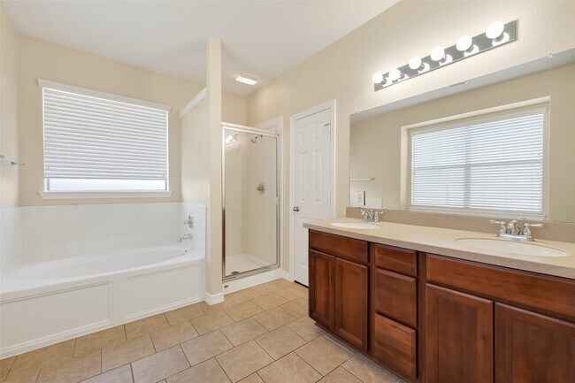 Building Photo - 11019 Bergamo Dr