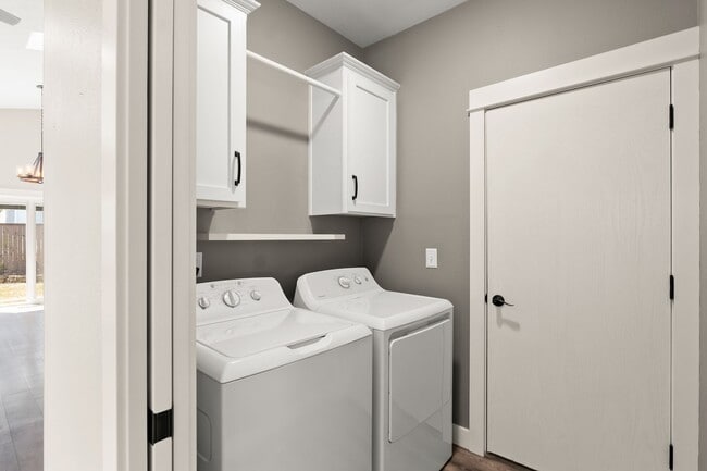 Building Photo - Beautifully Remodeled 3 Bedroom in Gresham...