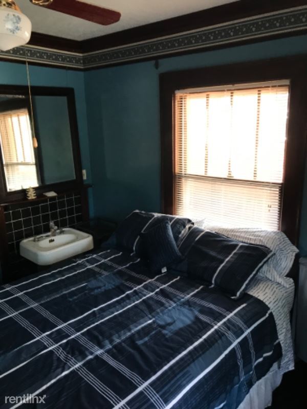 Building Photo - 1 br, 1 bath Apartment - 870 Greenwood Ave NE