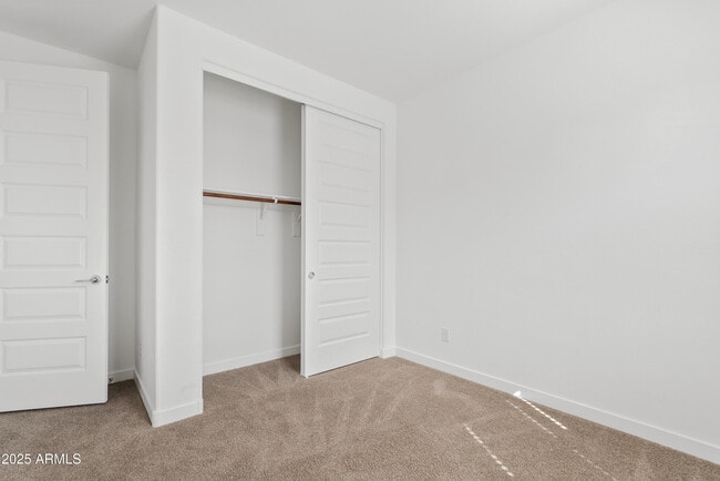 Building Photo - 4658 S Vapor