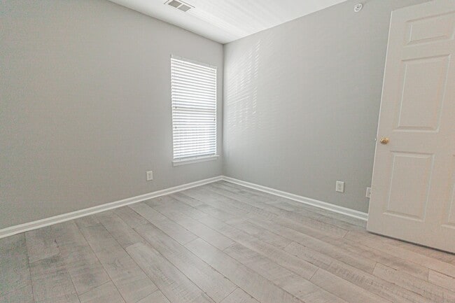 Building Photo - 4850 Meadowsweet Dr