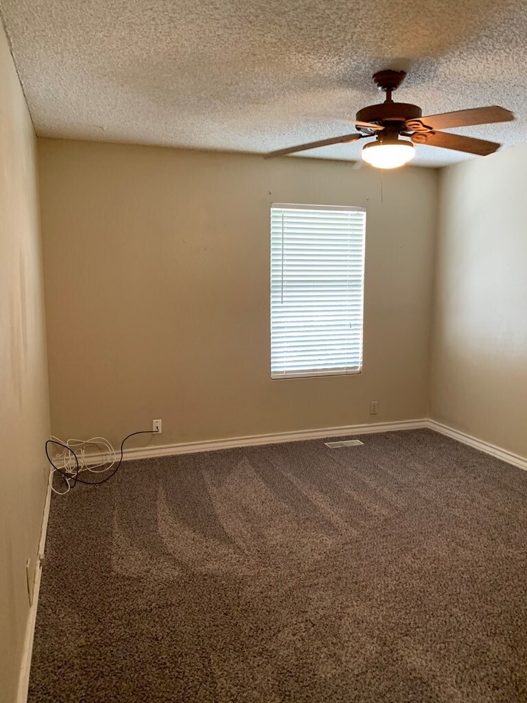 Building Photo - 2230 E 52nd St