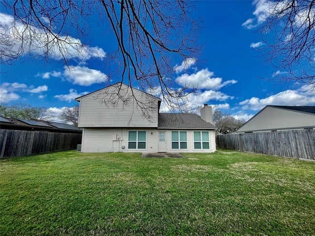 Building Photo - 3038 Sam Houston Dr