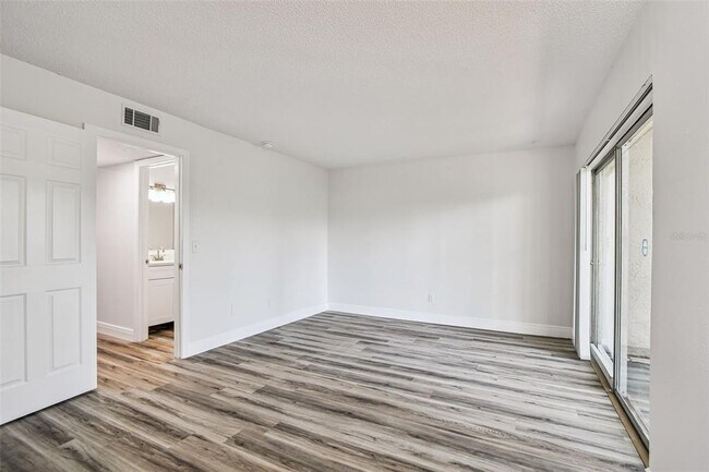 Building Photo - 9125 Tudor Dr