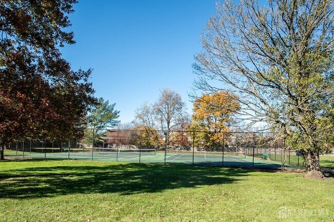 Building Photo - 58 Park Gate Dr