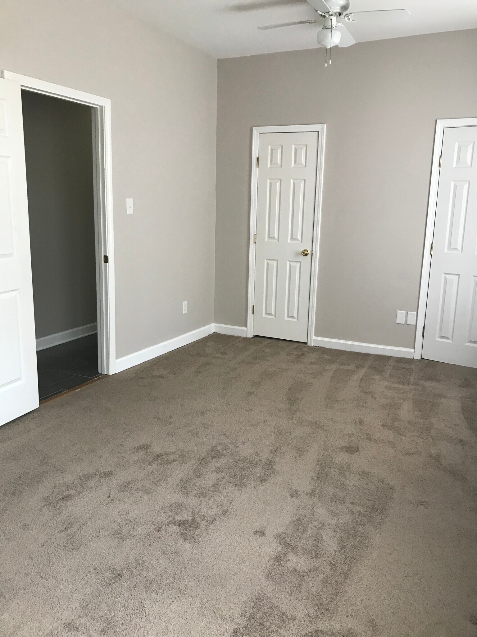 Building Photo - 5547 Woodlawn Pl