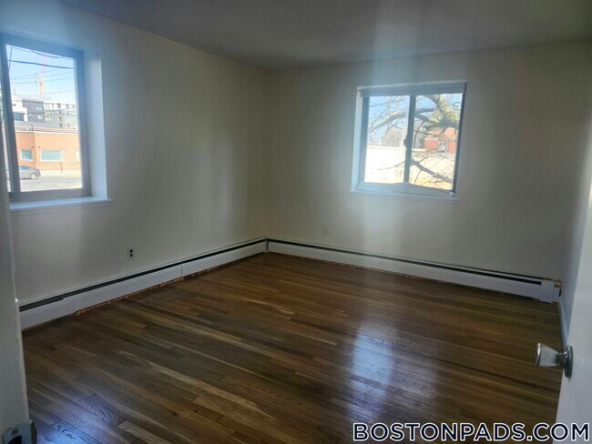 Building Photo - 122 Dustin St