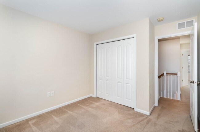 Building Photo - *UPCOMING* 3 Bedroom 2.5 Bath Town-Home Lo...
