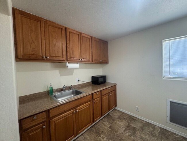 Building Photo - Mound House All Utilities Included Apartment