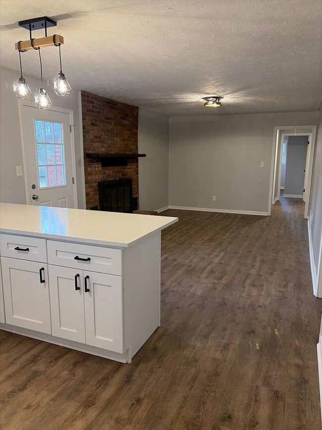 Building Photo - Renovated Ranch Home