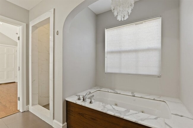 Building Photo - 7115 La Vista Dr