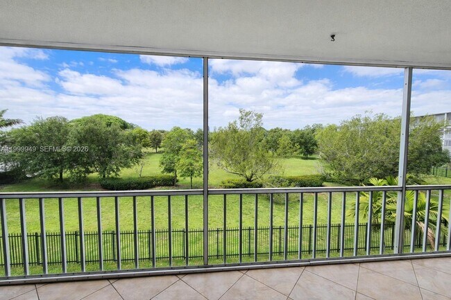 Building Photo - 950 Hillcrest Dr