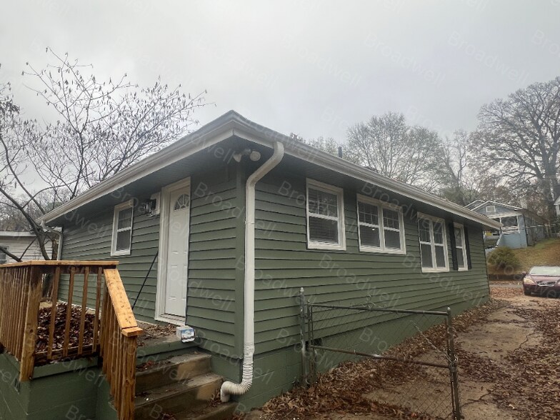 Building Photo - 955 Byron Dr SW