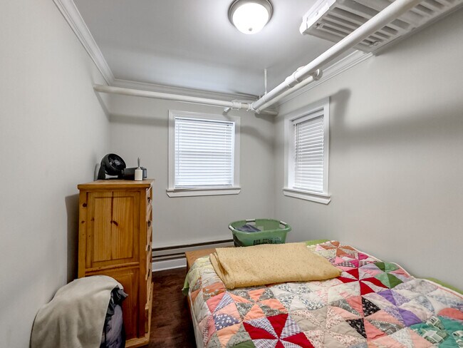 Building Photo - 2131 W Giddings St