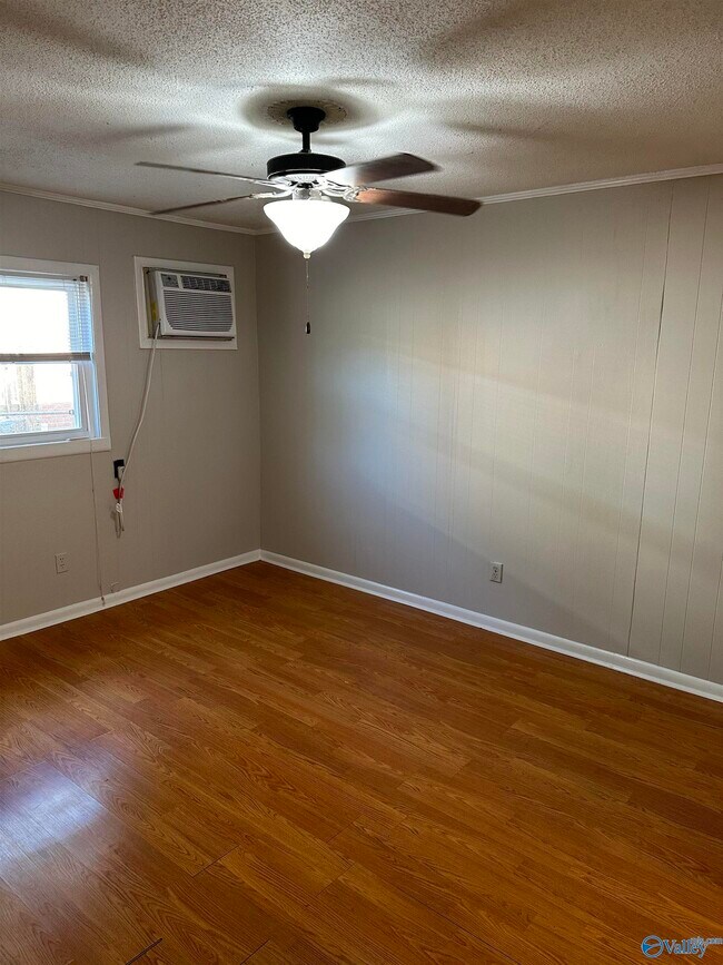 Building Photo - 1402 Rison Ave NE