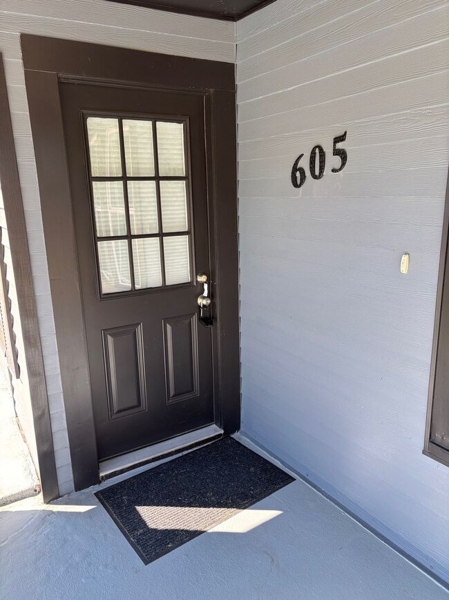 Building Photo - 3 Bedroom 1 Bathroom Downtown Georgetown Home