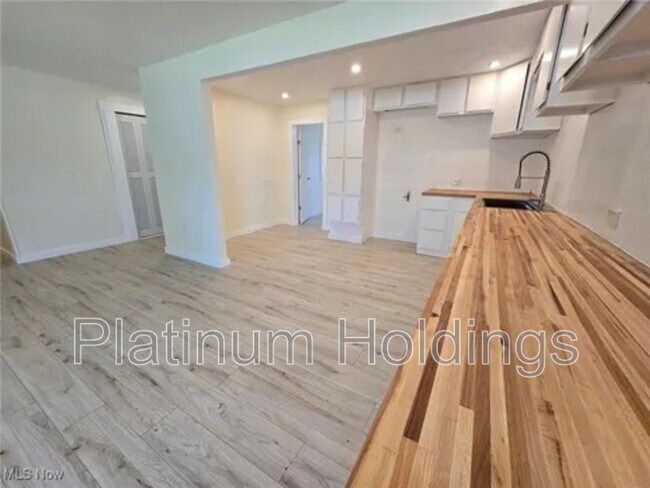 Building Photo - 10306 Winthrop Rd