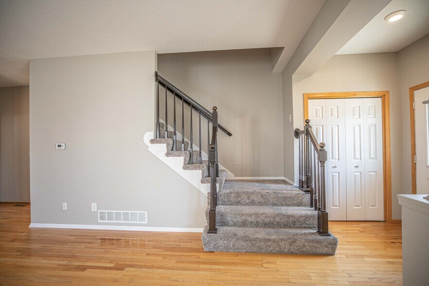 Building Photo - 15835 Hawthorn Dr