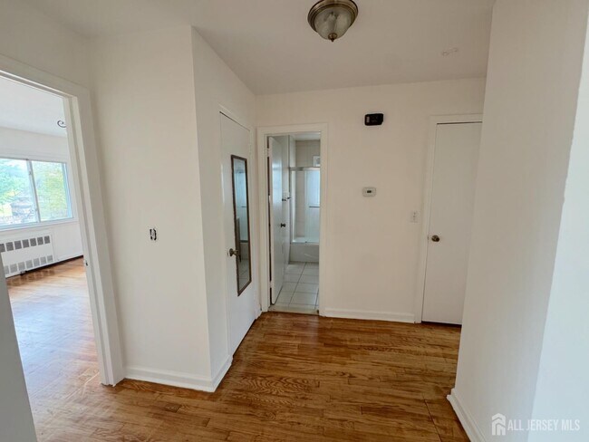 Building Photo - 304 Woodcliff Ave