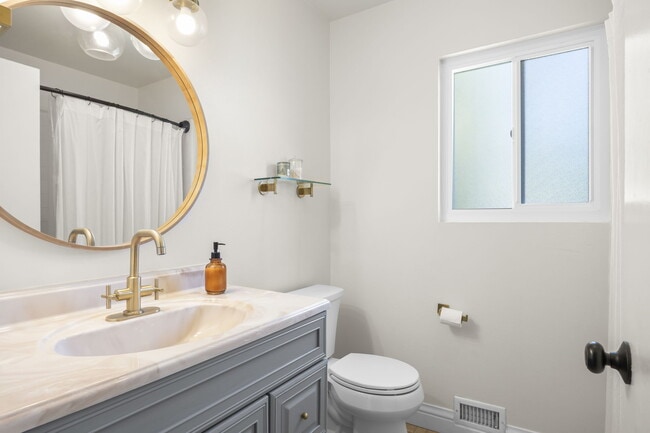 Building Photo - 27462 Country Glen Rd