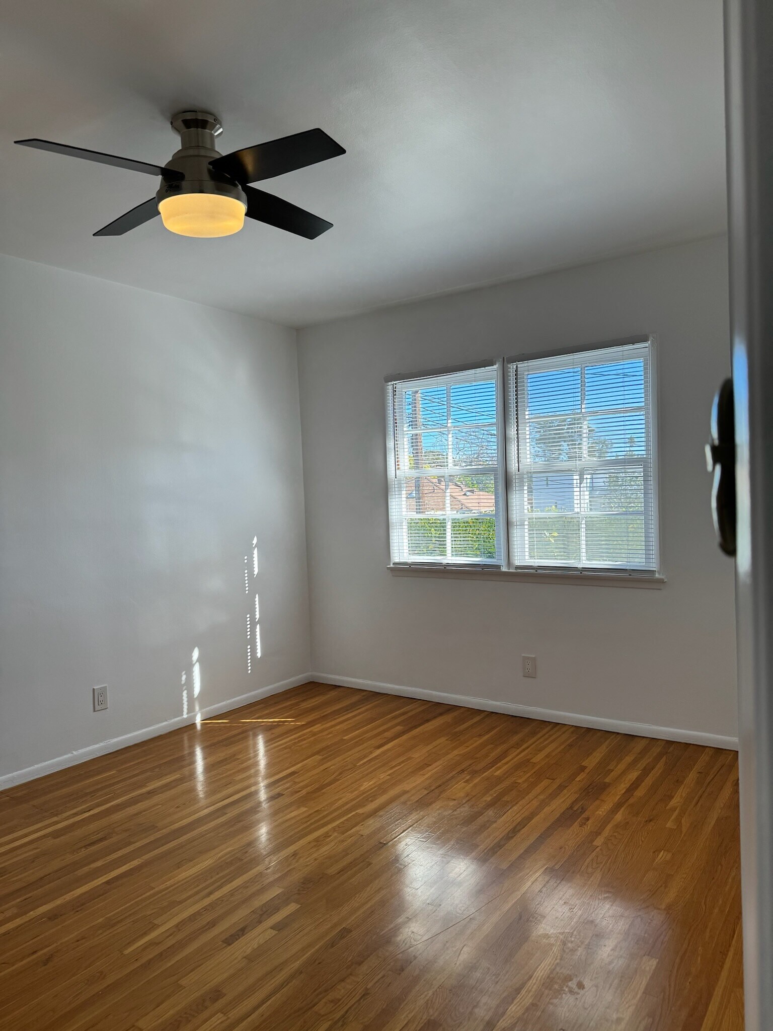 Building Photo - 1380 Masselin Ave
