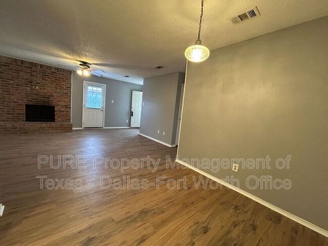 Building Photo - 731 Bluebonnet Dr