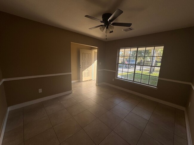 Building Photo - 207 E Mitchell Rd