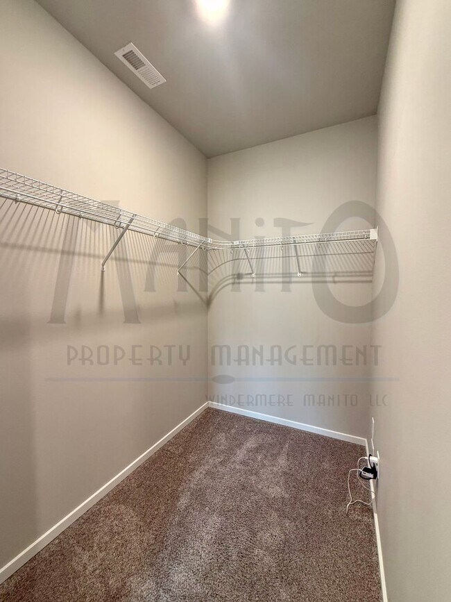 Building Photo - Beautiful Cheney Home