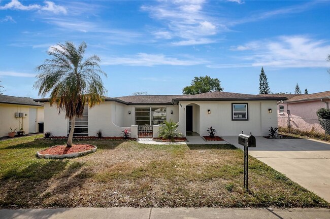 Building Photo - 4 Bedroom in Port Richey - WITH POOL