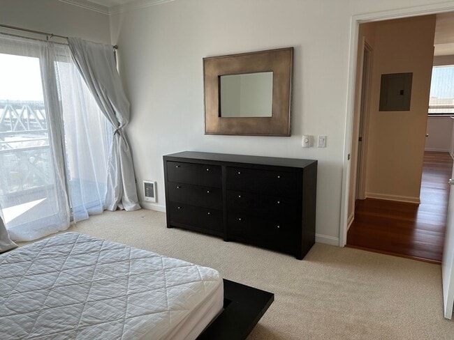 Building Photo - Epic REA: Fabulous 2 BR/2 BA South Beach C...