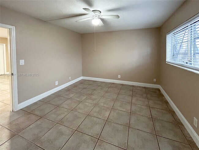 Building Photo - 715 NE 6th St