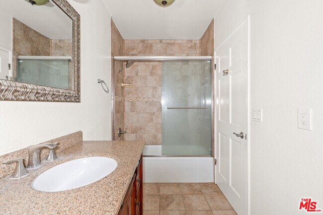 Building Photo - 3962 Oakfield Dr