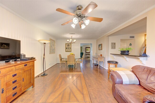 Building Photo - 824 Wax Myrtle Ln