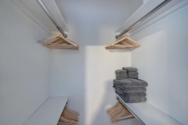 Building Photo - 518 Lamar Ave