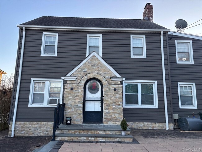 Building Photo - 82 Putnam Ave