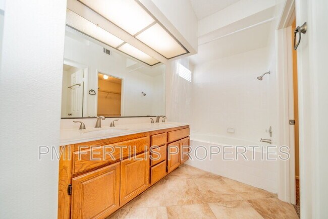 Building Photo - 10909 Rollins Ct