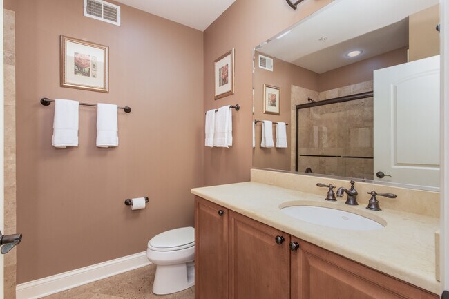 Building Photo - 1021 Peterson Ave