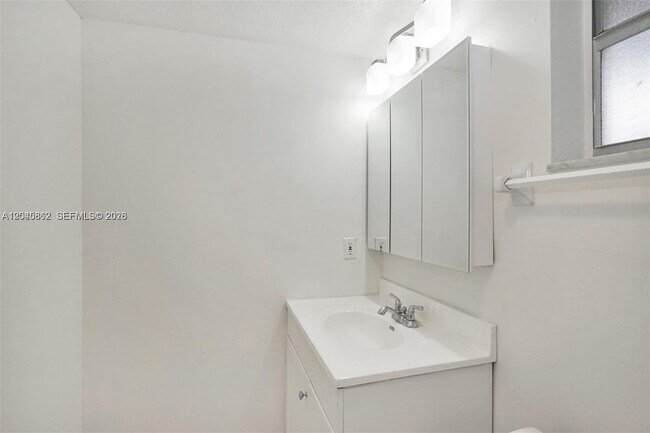 Building Photo - 8500 SW 109th Ave