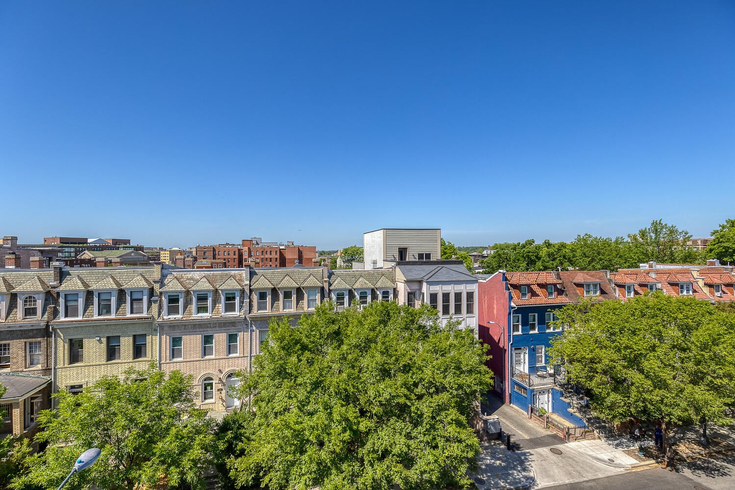 Building Photo - 2713 Ontario Rd NW